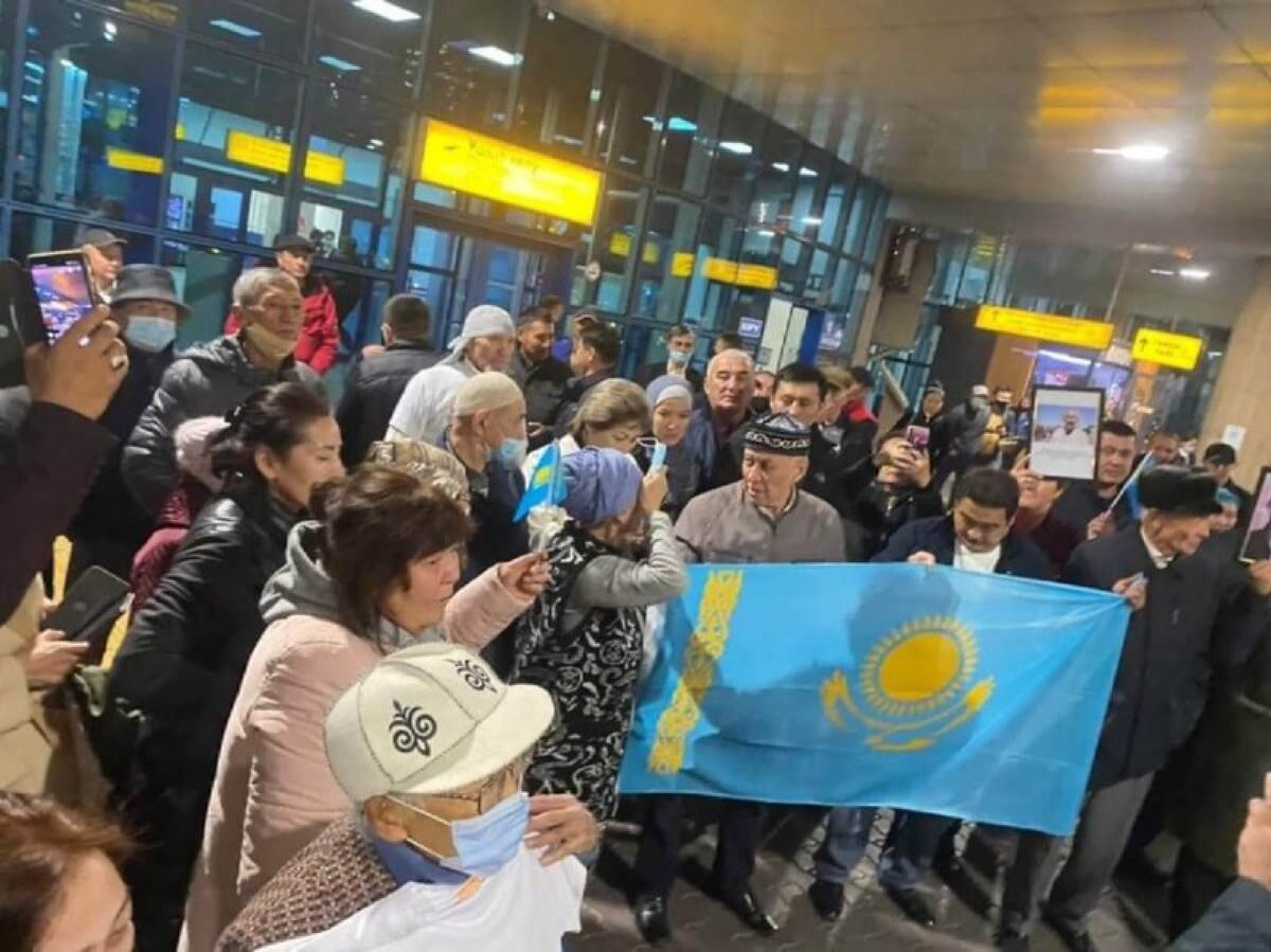 Арон Атабек Алматыға ұшып келді