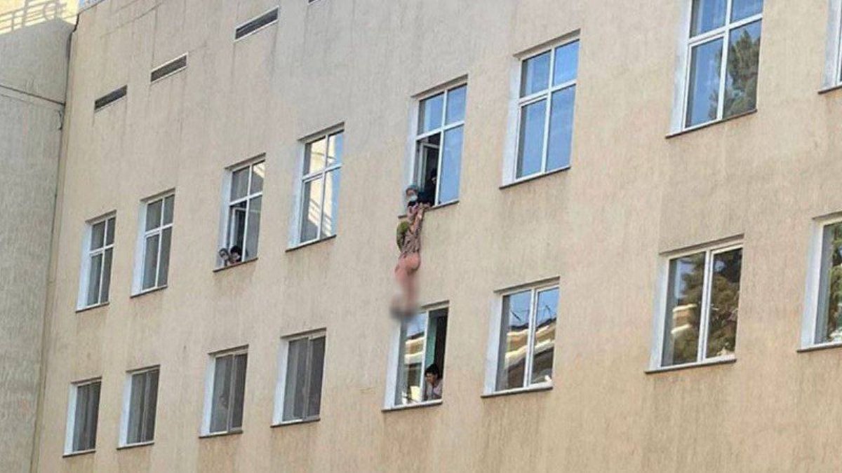 Қаскелеңде үш баласы бар жүкті әйел терезеден секірмек болды