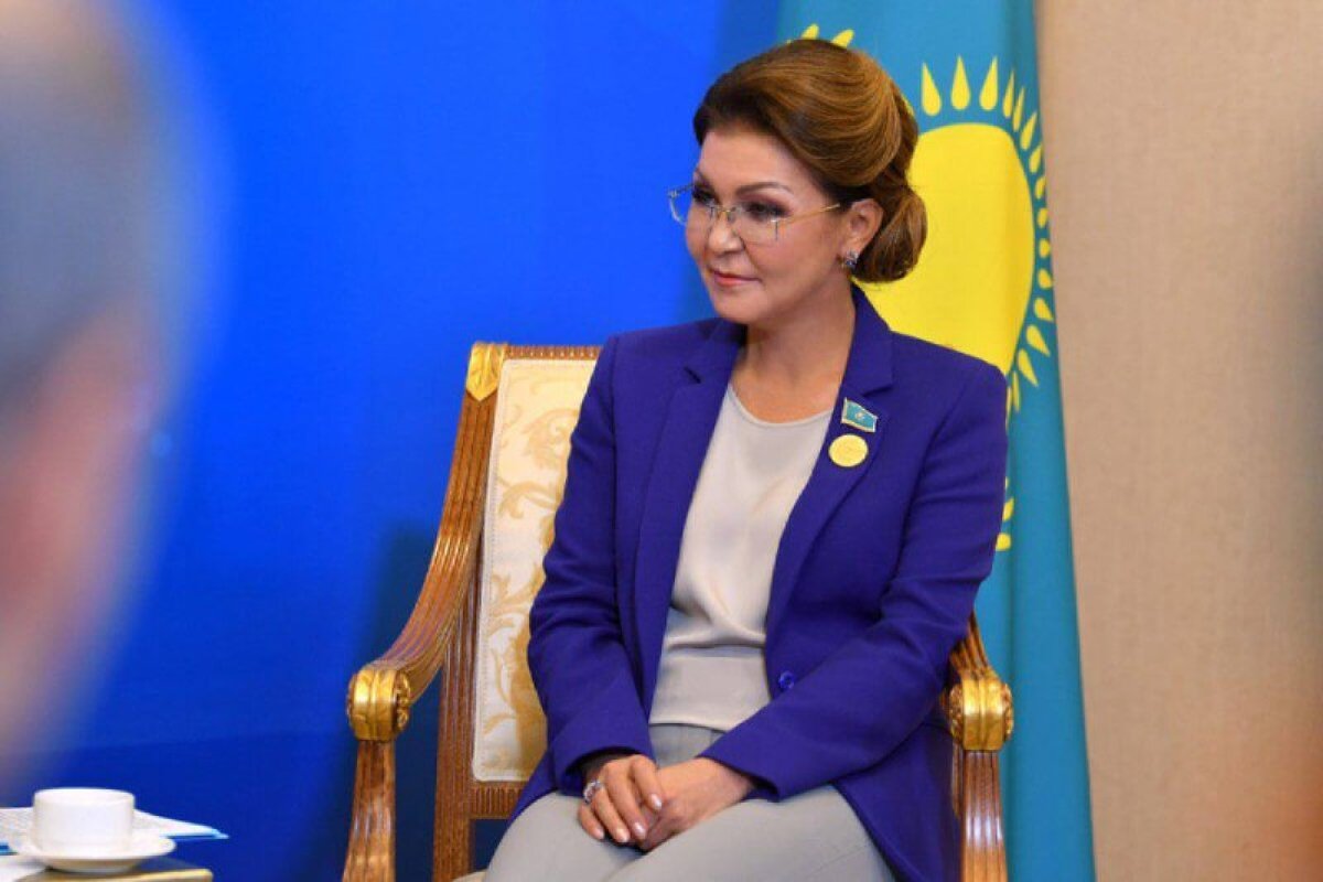 Айдос Сарым: Дариға Назарбаева отставкаға кетуі тиіс