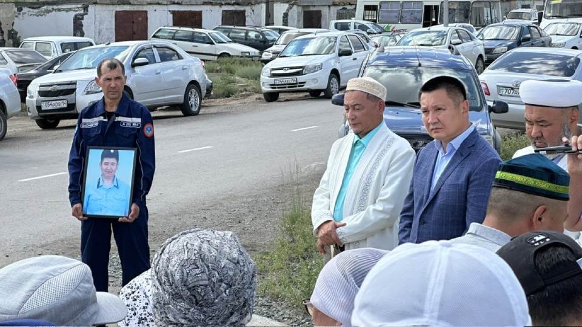 Майқайыңда қаза тапқан құтқарушының денесі жер қойнына тапсырылды