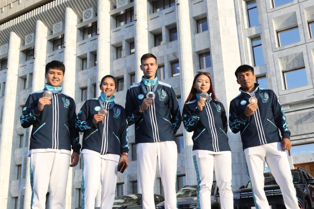 Олимпиада жүлдегерлері ақшалай сыйлық, автокөлікпен қоса пәтер алды