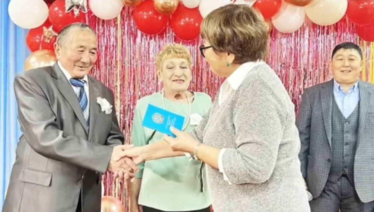 «Нағыз бақытқа жеттік»: Өскемендегі Қарттар үйінде екі зейнеткер отау құрды