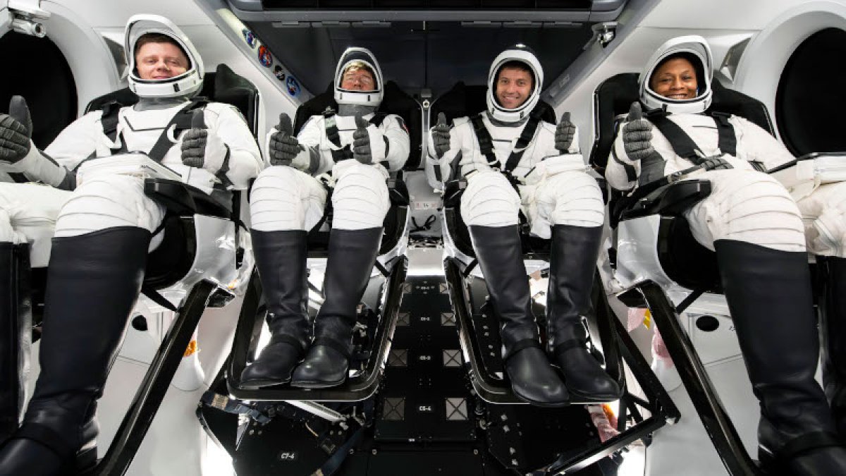 Орбитада 235 тәулік болған SpaceX Crew Dragon кемесі Жерге оралды