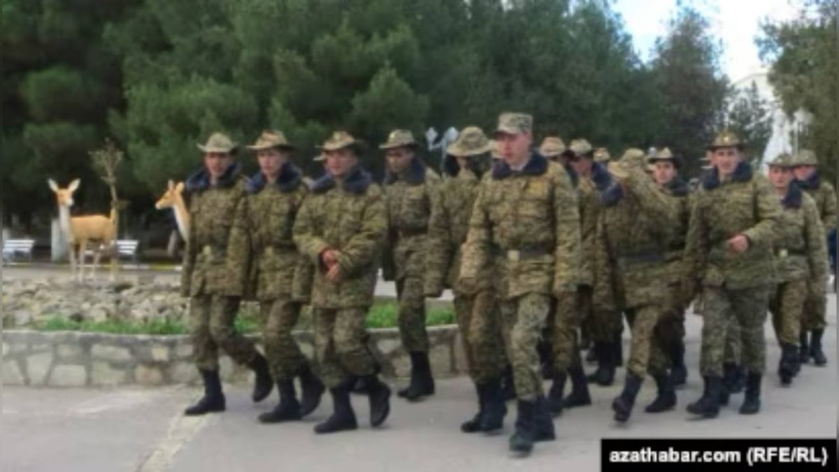 Түрікменстанда бұрынғы сотталушыларды әскерге жіберіп жатыр