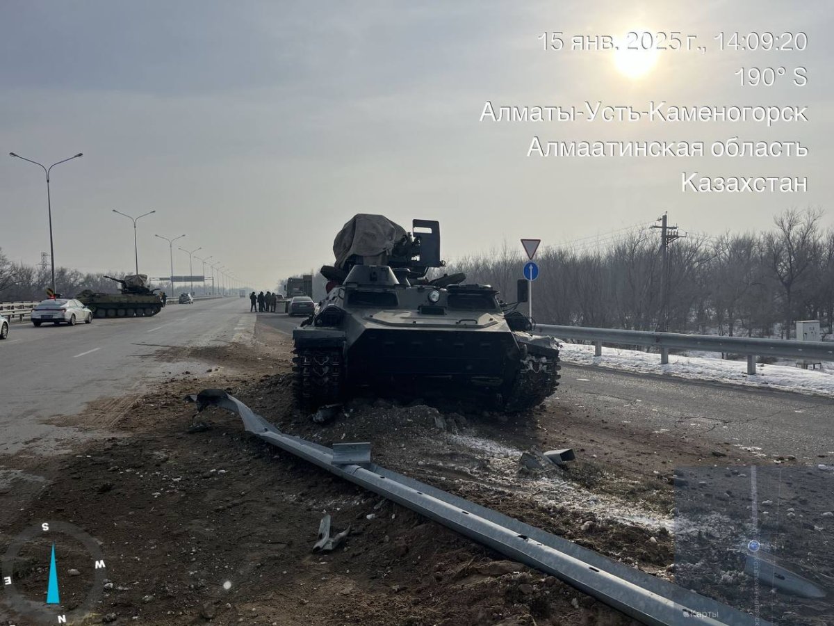 Қонаевта әскери техника мен жеңіл көлік жол апатына түсті