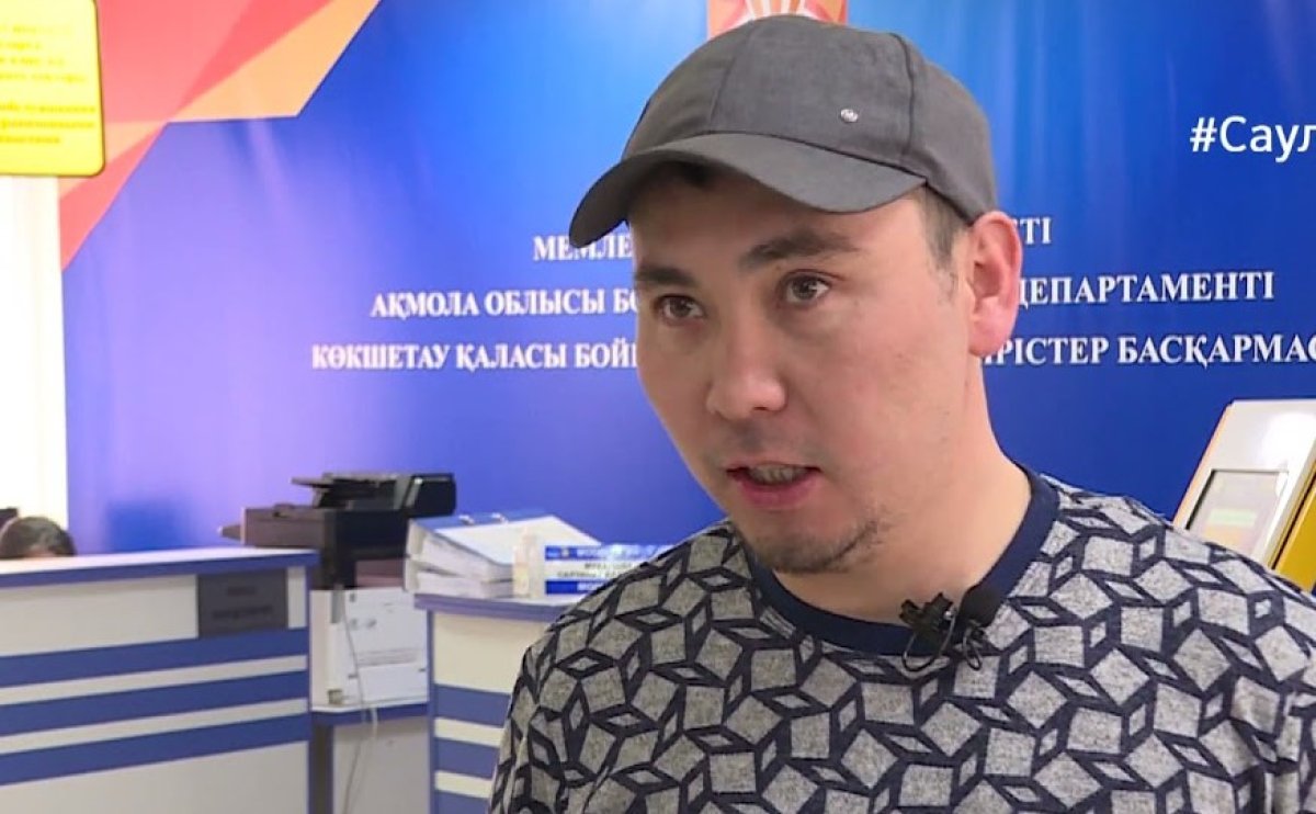 «Fly Arystan нөл»: белгілі ақын костюмін өткізбеген компанияны сынап тастады