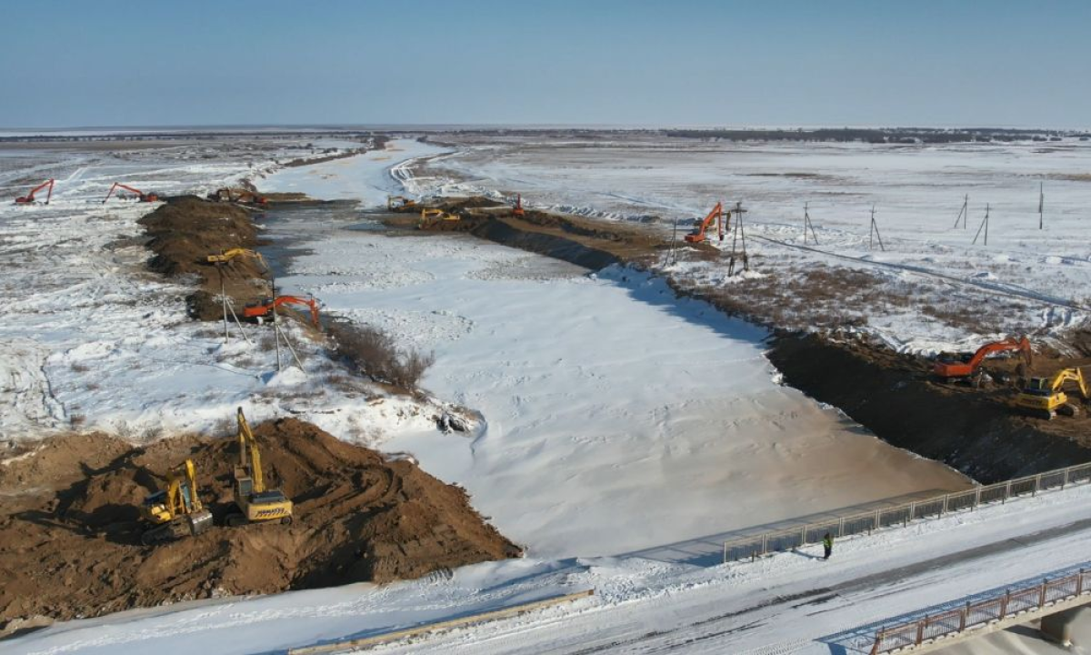 Қызылқоға ауданындағы өзенде су деңгейі көтеріліп жатыр