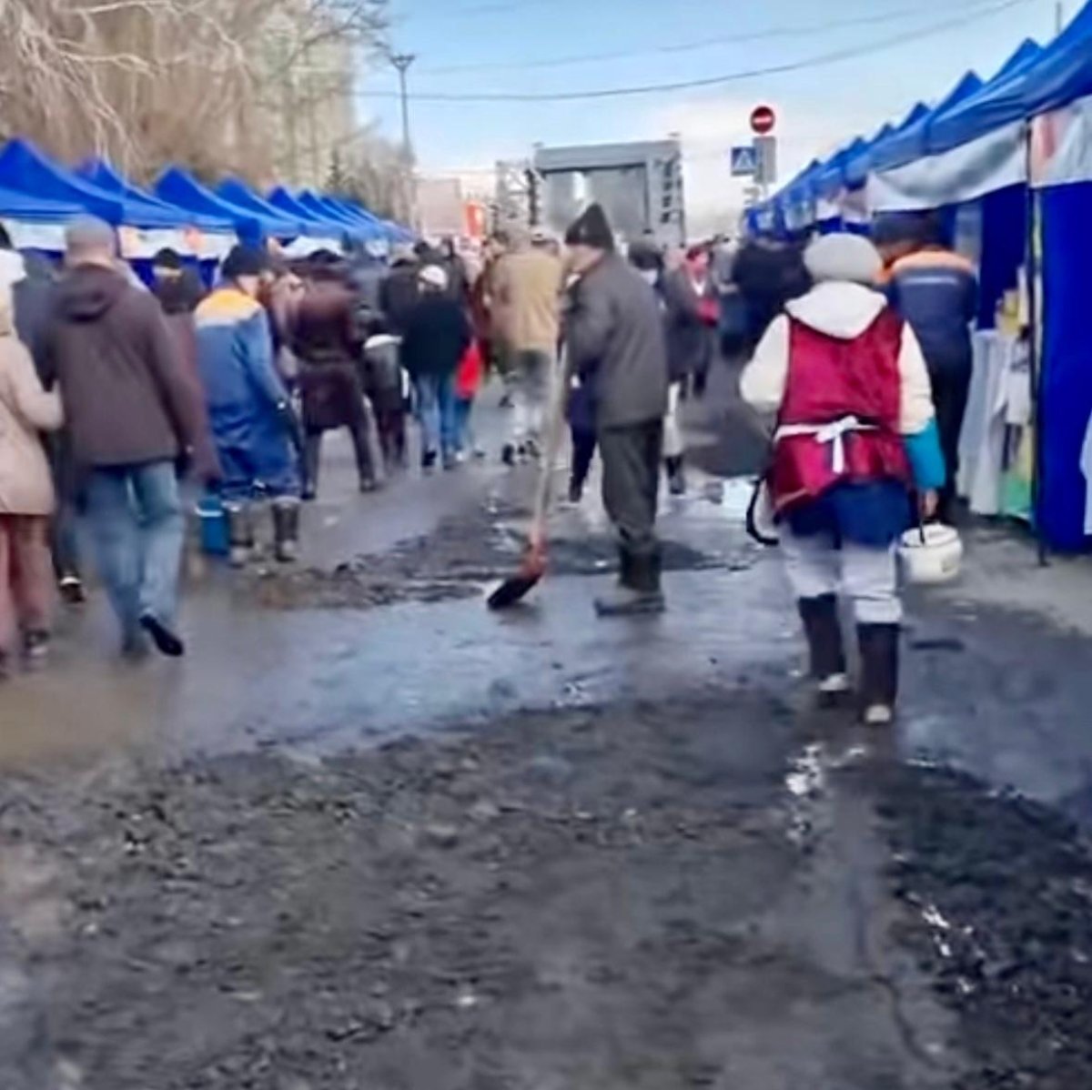 Наурыз мерекесінде орталық алаңның шұңқырын бітеу жұмысы қызу талқыға түсті – Өскемен