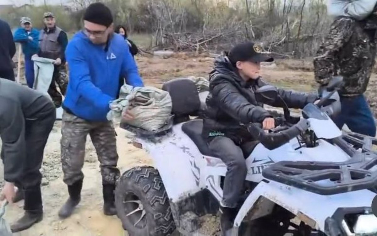 СҚО-да “ауылын тасқыннан қорғап жүр” деп әкімдік мақтаған баланың әкесіне полиция айыппұл салды