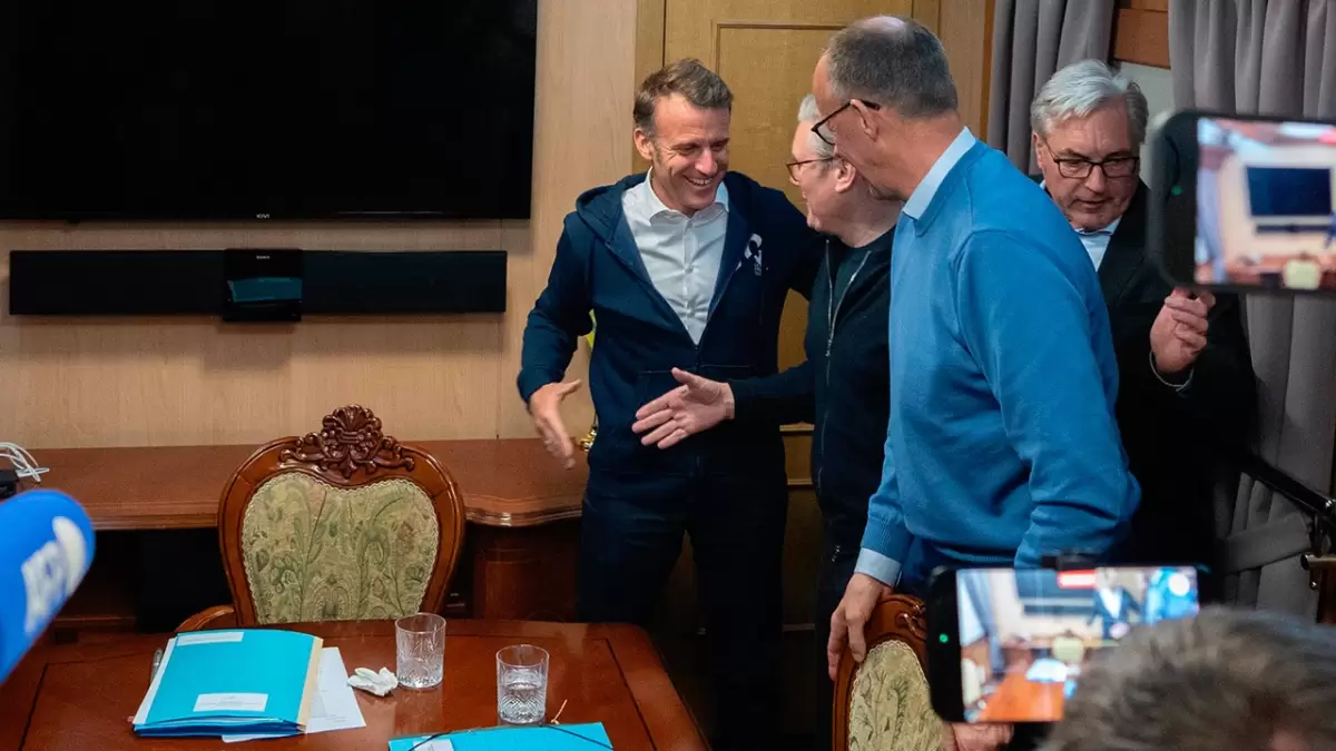 Майлық па, есірткі ме? Макронның баспасөз қызметі желідегі видеоға түсініктеме берді