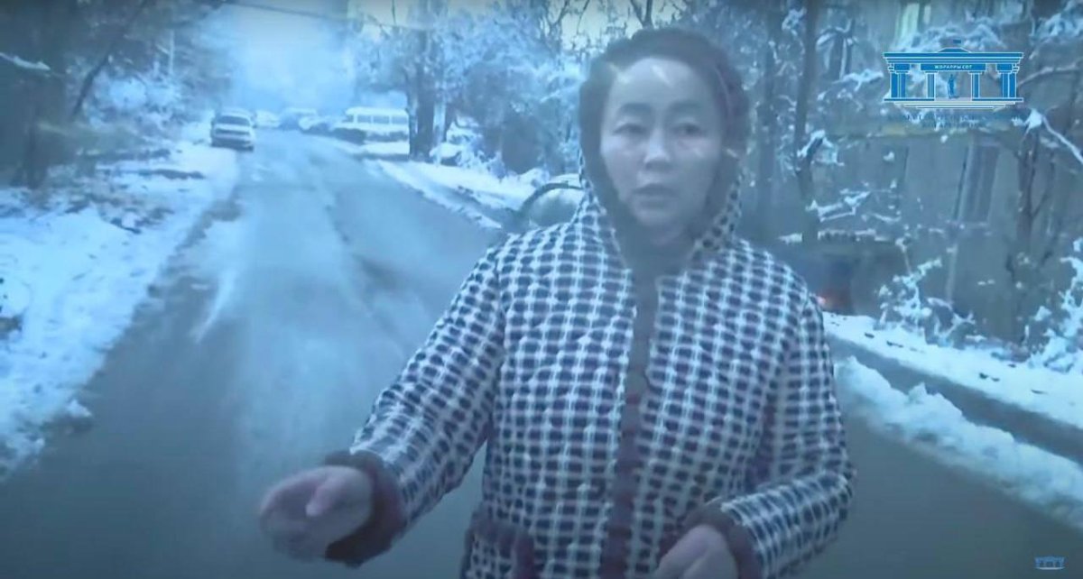 «Ауызыңды жап, сені де өлтіремін»: Сотта Шерзаттың анасының қанды оқиға болған жердегі видеосы көрсетілді