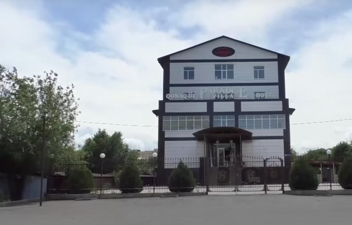 Талдықорғанда ер адам әйелді қонақүйде 12 жерінен пышақтап, өртеп кеткен