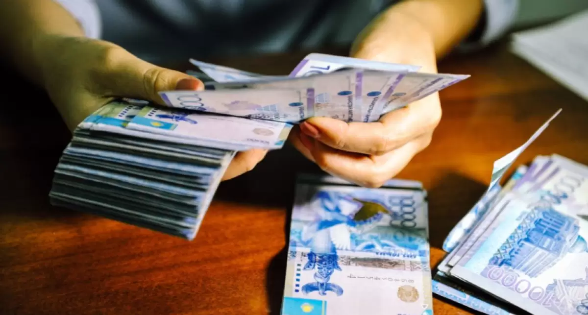 Сарапшылар теңгені қайда салу дұрыс екенін екенін айтты