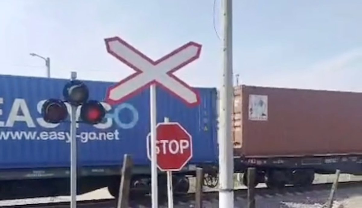 Алматы облысында жеңіл көлік пойызбен соқтығысты