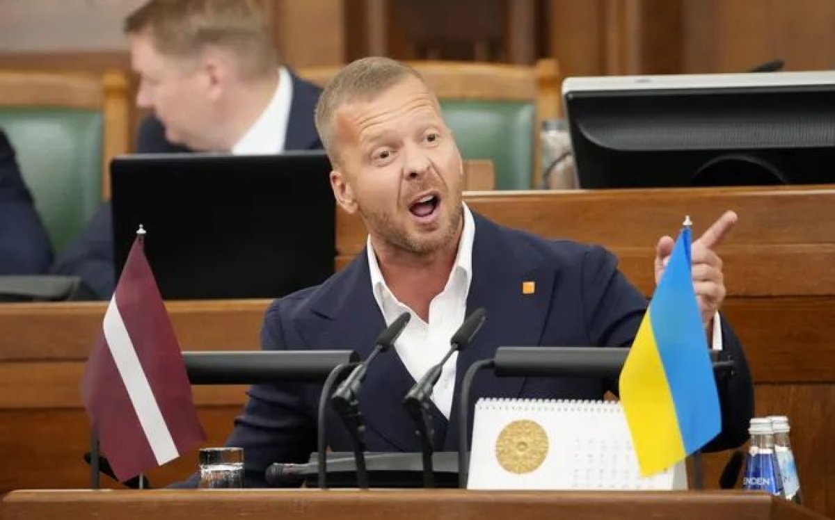 Латвияда "орыс тілі  – біздің тіліміз" деп айқайлаған депутат ұсталды