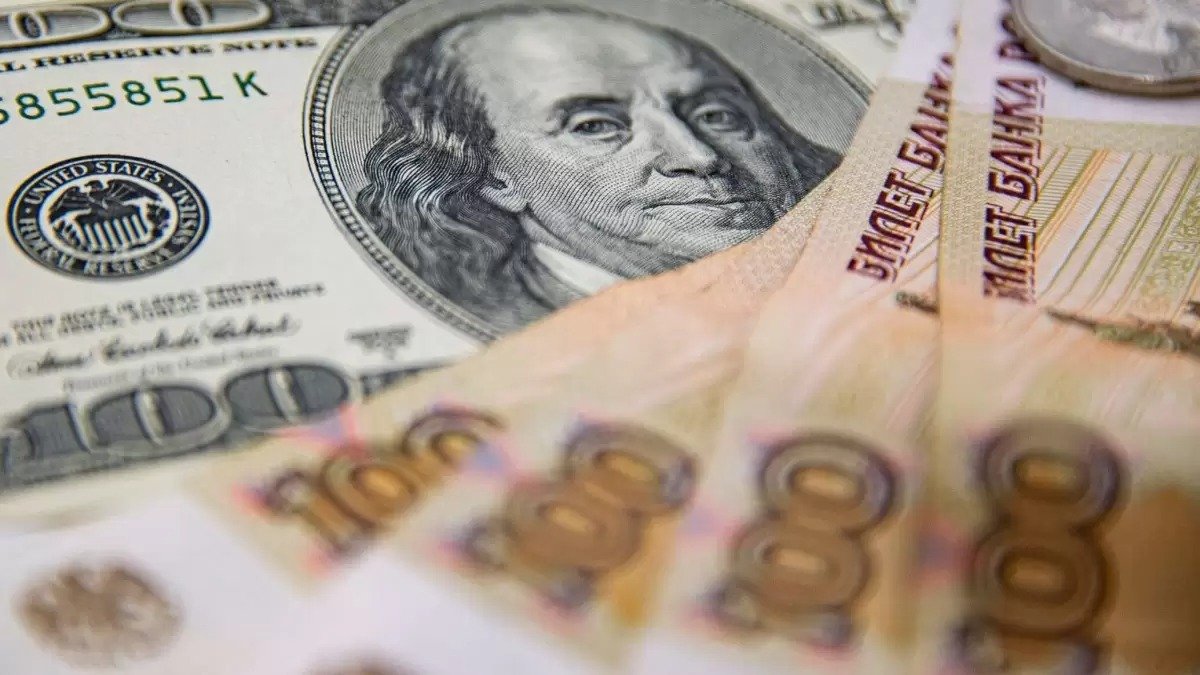 Қазақстандағы айырбастау пунктілерінде доллар мен еуро қаншадан сатылып жатыр