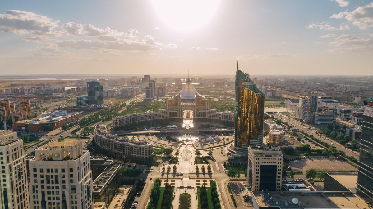 Орталық Еуразияның жауһары: Тоқаев қазақстандықтарды Астана күнімен құттықтады