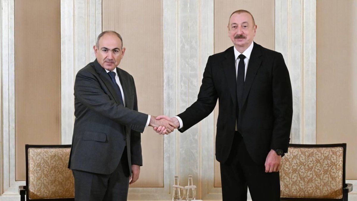 Әзербайжан президенті мен Армения премьер-министрі кездесті