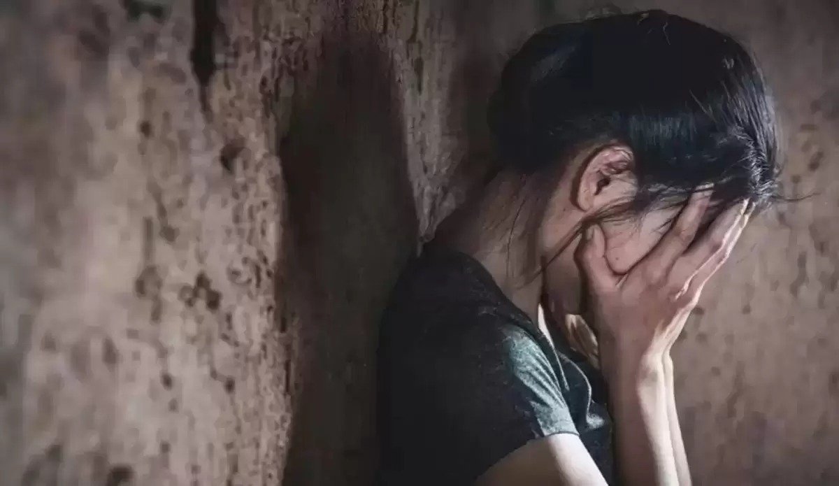 Павлодардық әйел қаланың қақ ортасында мектеп оқушысын соққыға жықты