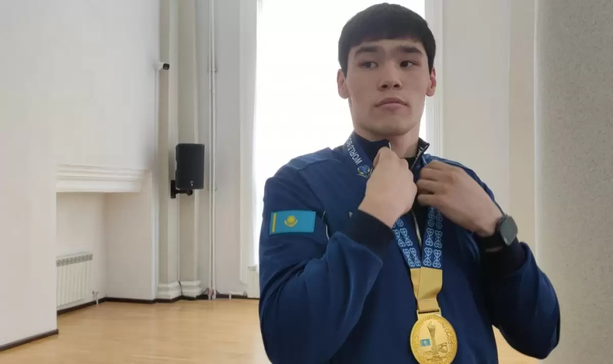 Бокстан әлем чемпионын өз қаласында залдан қуып жіберген