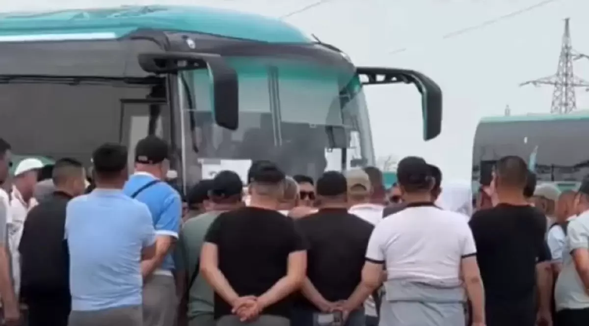 Маңғыстау облысында жүргізушілер жалақыны көтеруді талап етті