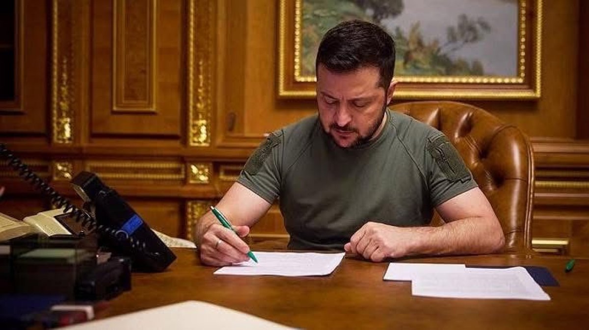 Зеленский даулы заңға қол қойды: Украинадағы екі ведомство тәуелсіздігінен айырылды