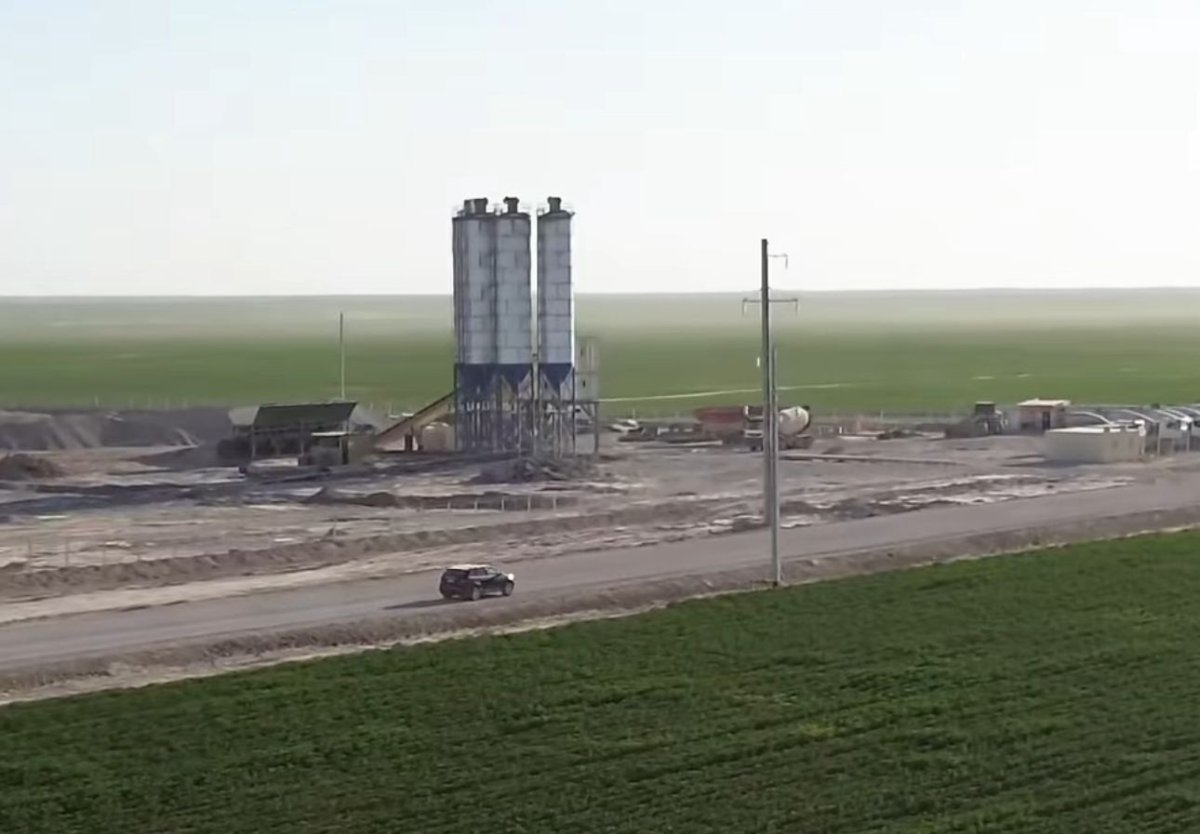 "Қазақтың байлары жасайтын тірлік қой". Түркістан облысында қытайлар мақта егіп жатыр