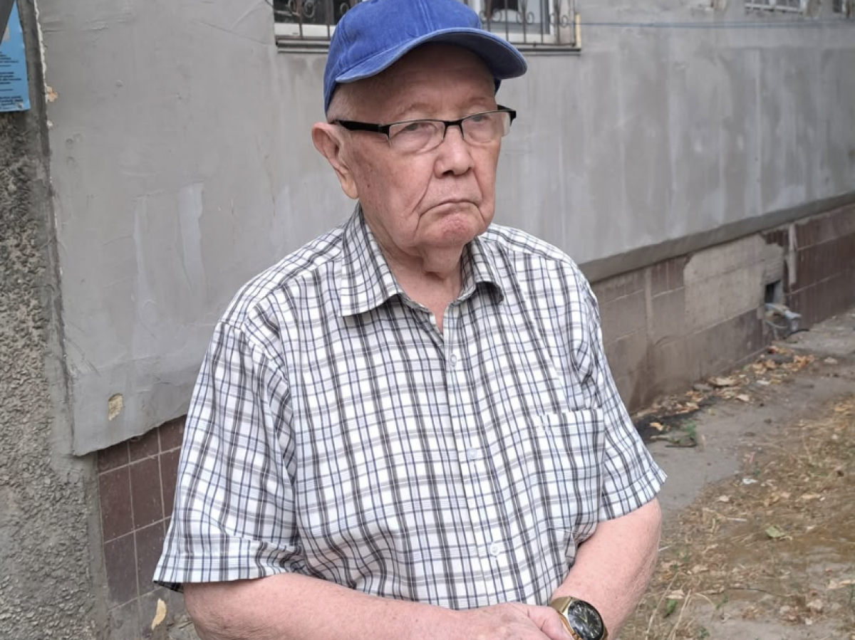 "Пәтерсіз қалды": Профессор Кәкен Қамзин алаяқтарға қалай алданғанын айтты