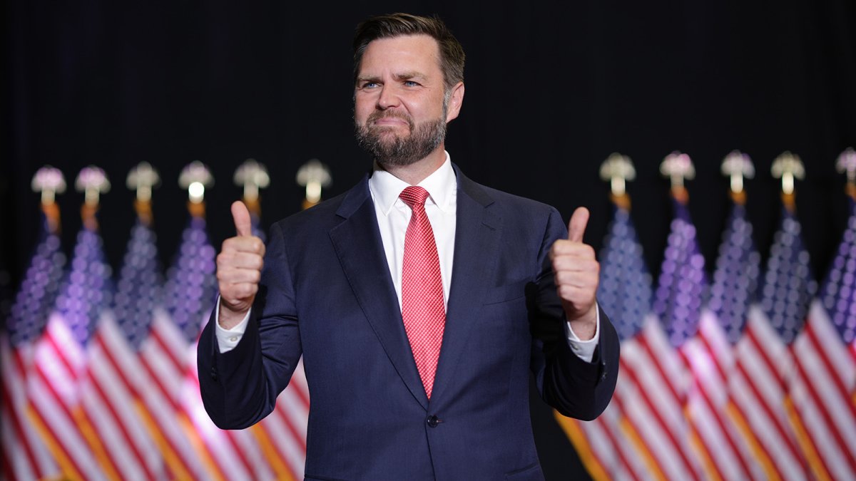 Трамп АҚШ президенттігіне өзінен кейінгі кандидат ретінде Вэнсті атады