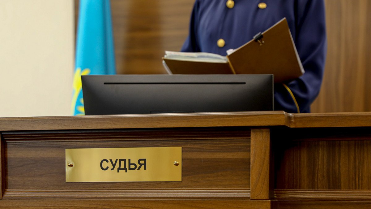 Павлодарда «өгей қызын зорлады» деп айыпталған ер адам өмір бойына бас бостандығынан айырылды