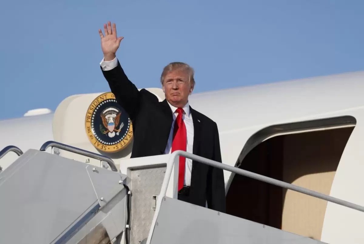 Трамп Путинмен кездесу үшін Аляскаға аттанды
