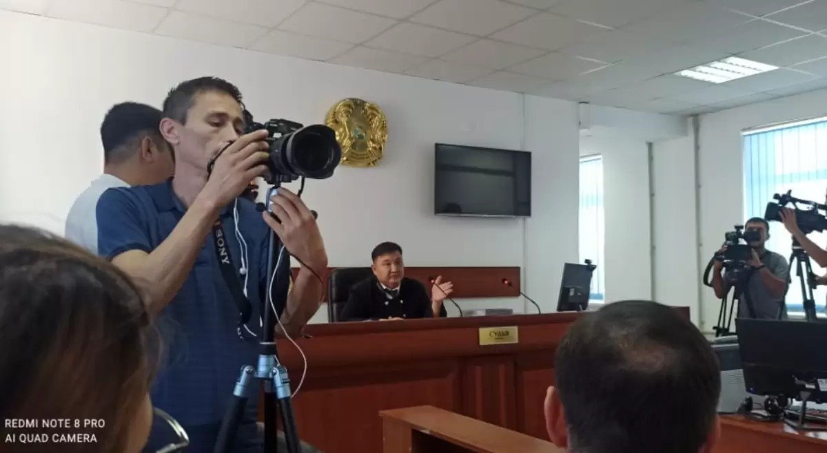 Сот Руслан Берденовтың жеке айғақ беруін талап етті