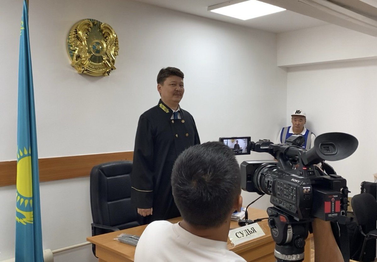 АЭС-ке қарсы бес белсендінің сотында судья журналистердің залдан шығуын талап етті