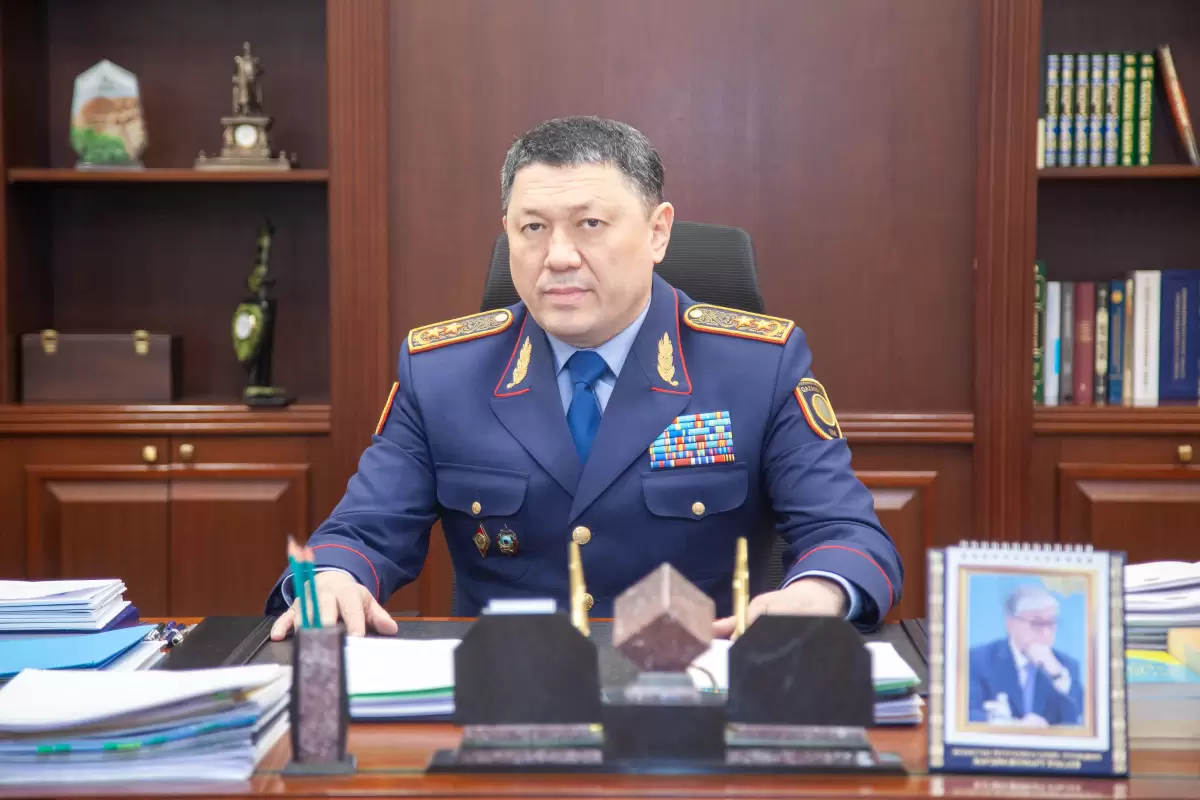 "Айқайламаңызшы". Министр Сәденов журналистің сұрағына жауап бермей қойды