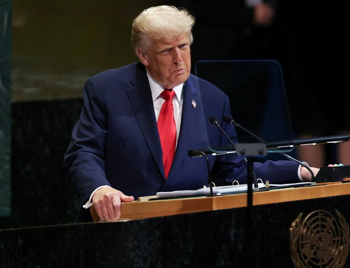 «Бұл – ұят»: Трамп Украинадағы соғысқа байланысты Ресей мұнайынан бас тартуға шақырды