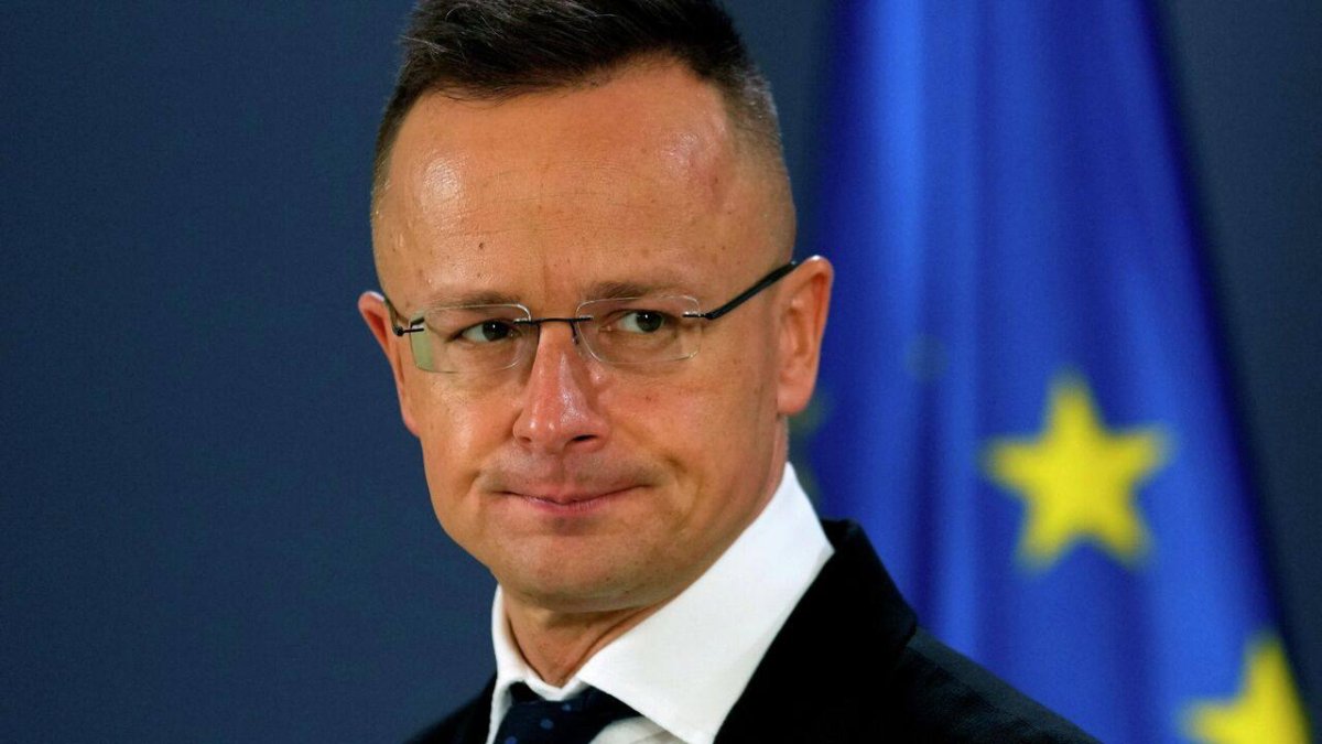 Венгрия СІМ басшысы: Еуропа көшбасшылары Трамптың бейбіт бастамаларын бұзды
