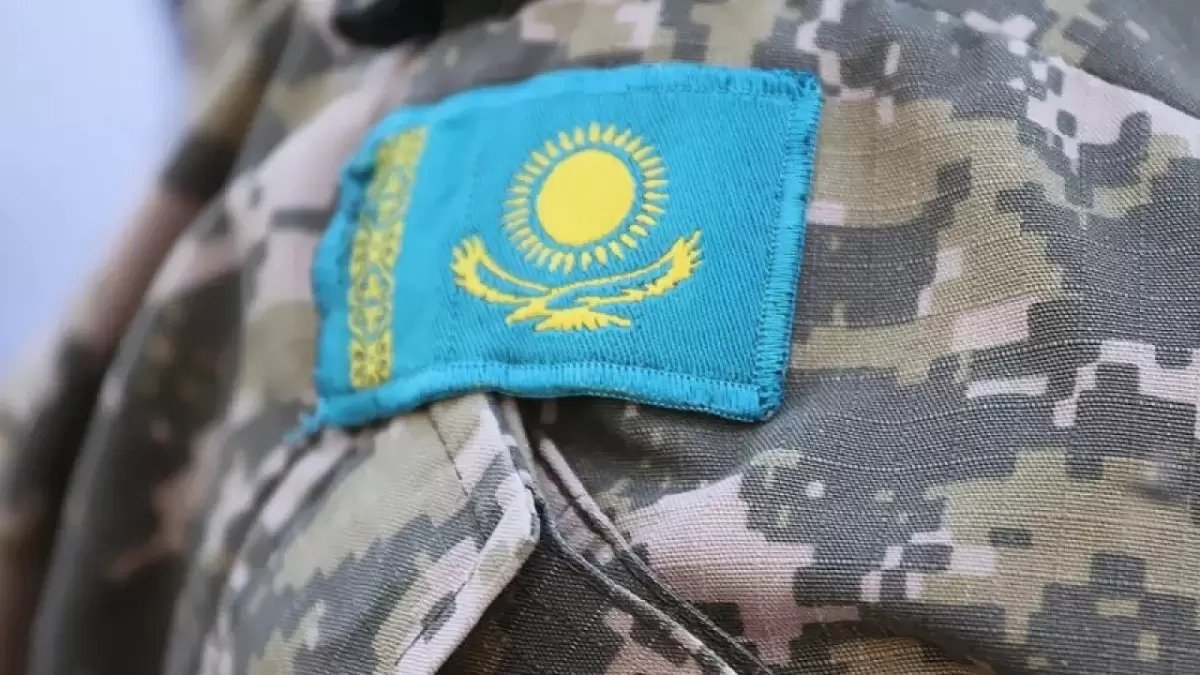 Алматыда мерзімді әскери қызметтегі сарбаз көпқабатты үйден секіріп кетті
