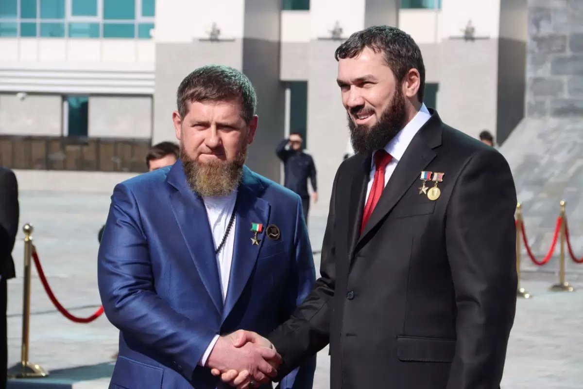 Рамзан Қадыровқа туған күнінде "Шешенстан Батыры" атағы берілді