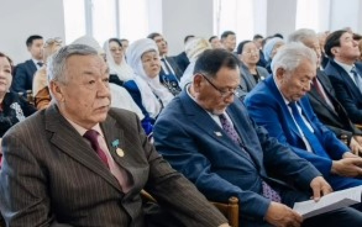 Ақсақалдарға ЖИ туралы жиналыс өткізген Шәпкенов сынға ілікті