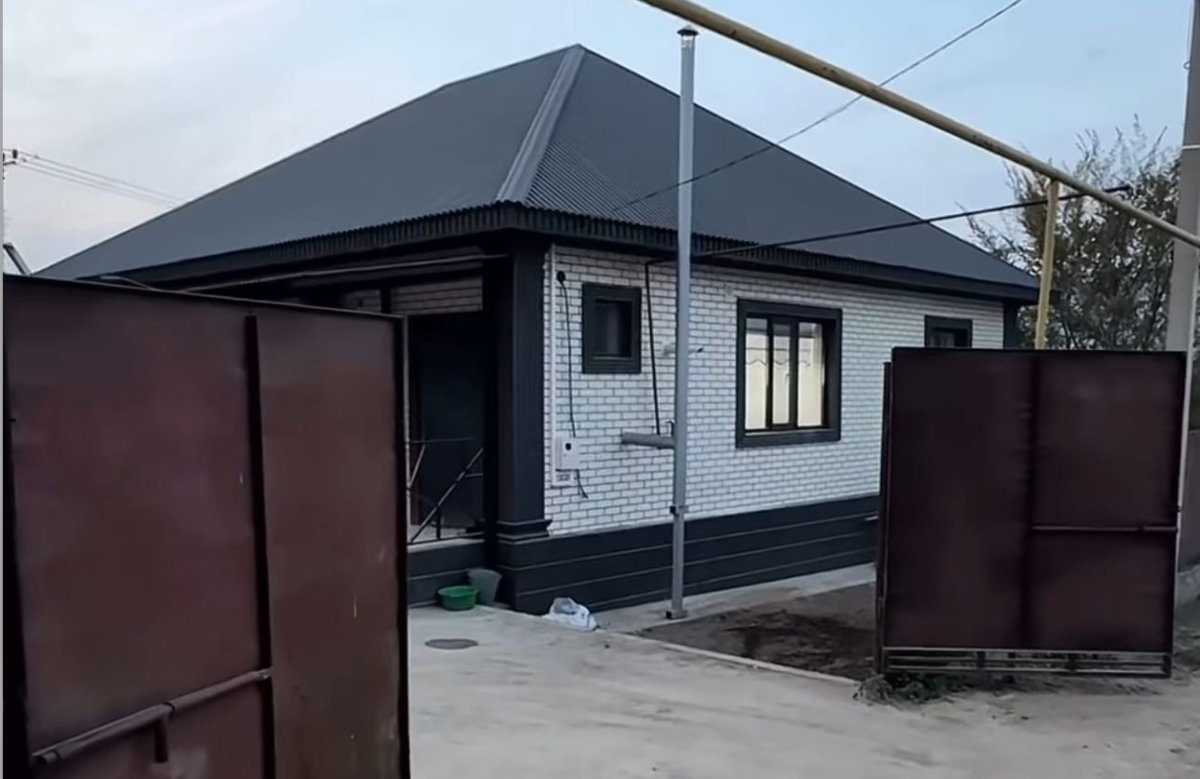 Шерзаттың отбасы жаңа үйге қоныстанды
