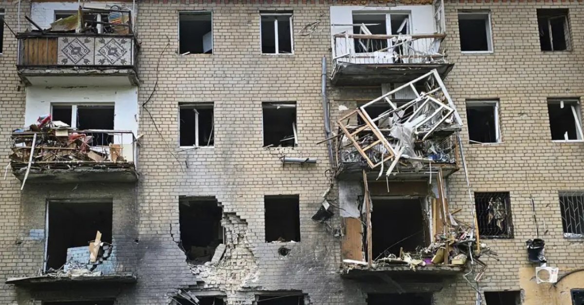 Ресейдің Херсонға соққылары: қаза тапқандар бар, ондаған адам жараланды
