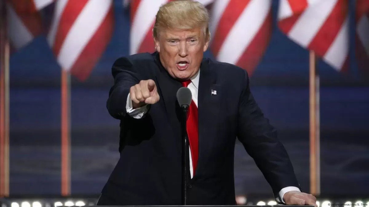 Трамп тағы бір елге кедендік баж салығын көтеретінін мәлімдеді
