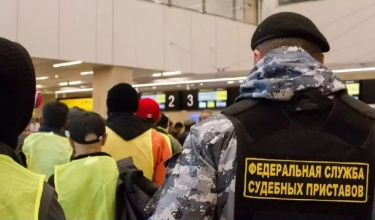 Қазақстандықтар Ресейден конвоймен шығарылды