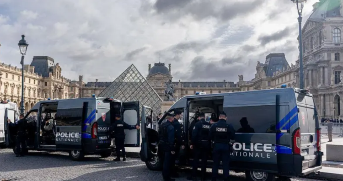 Лувр музейін тонаған тағы 5 күдікті ұсталды