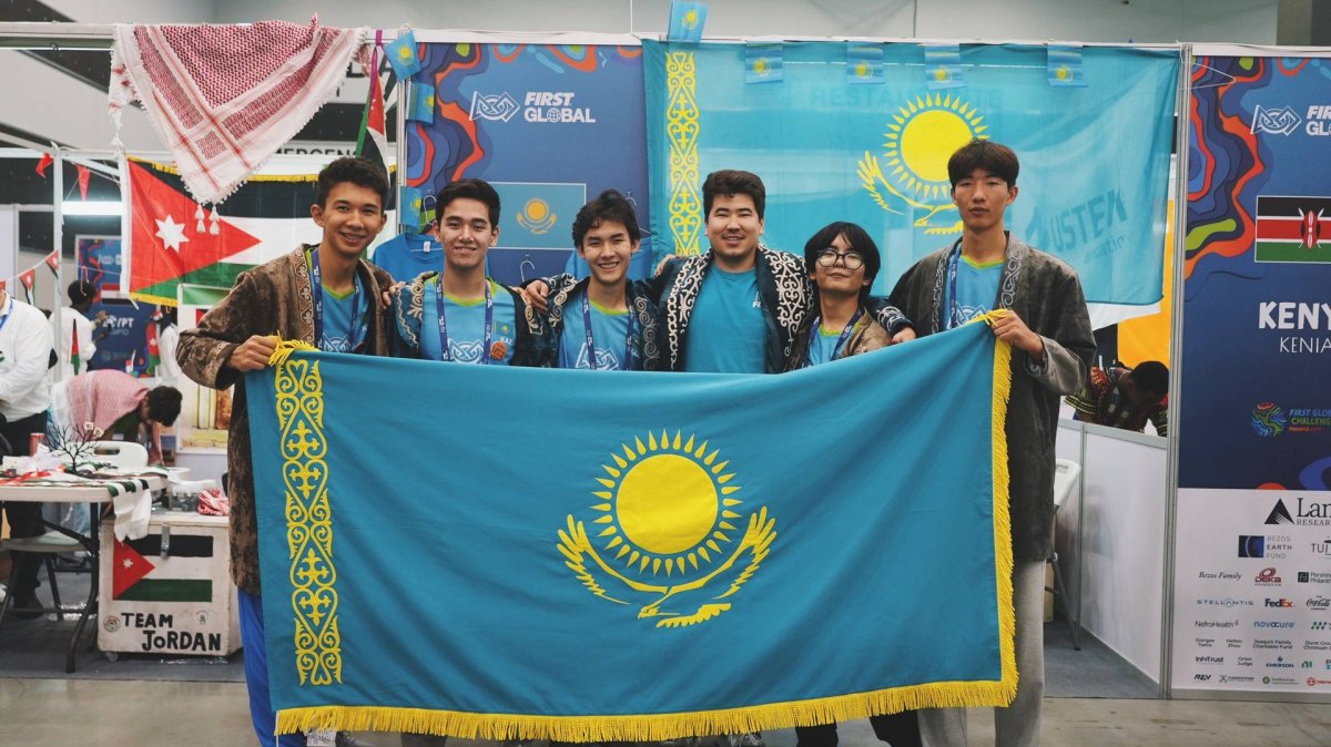 Қазақстандық оқушылар Панамадағы робототехника чемпионатында төрт дүркін әлем чемпионы атанды