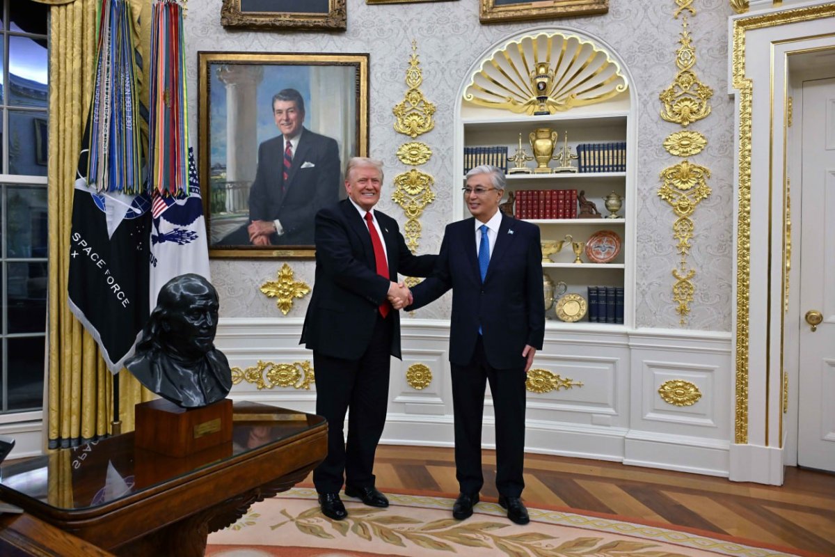 Тоқаев пен Трамп Ақ үйде кездесіп, не жайлы әңгімелесті
