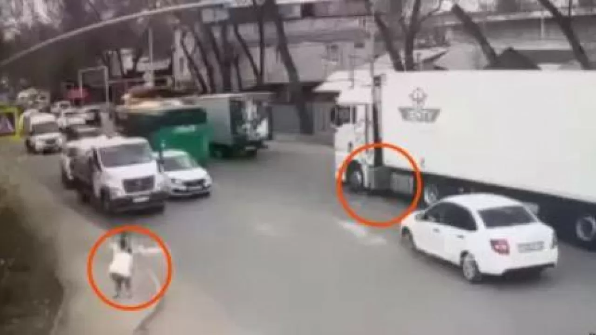 Алматыда 7 жасар қызды жүк көлігімен басып кеткен жүргізуші сотталды