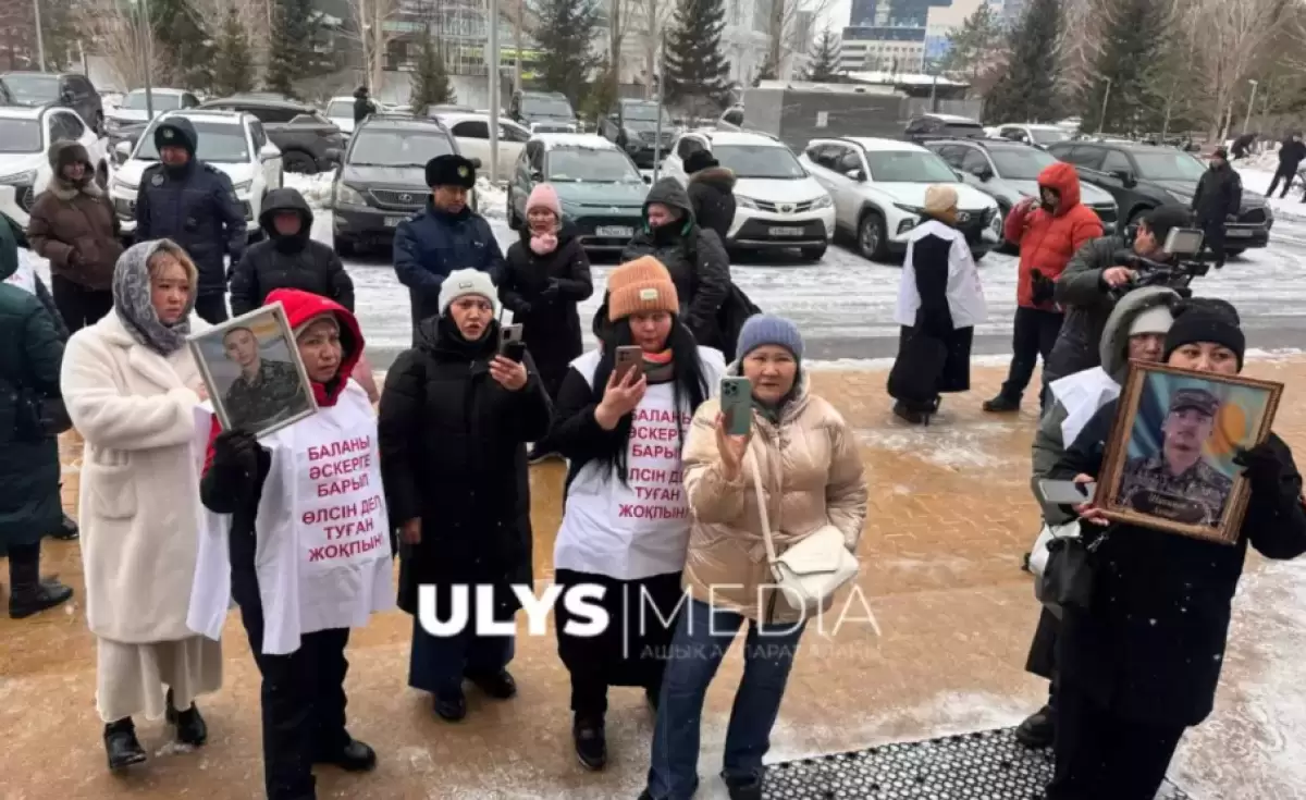 Вице-министр қаза тапқан сарбаздардың аналары туралы сұраққа жауап беруден қашты