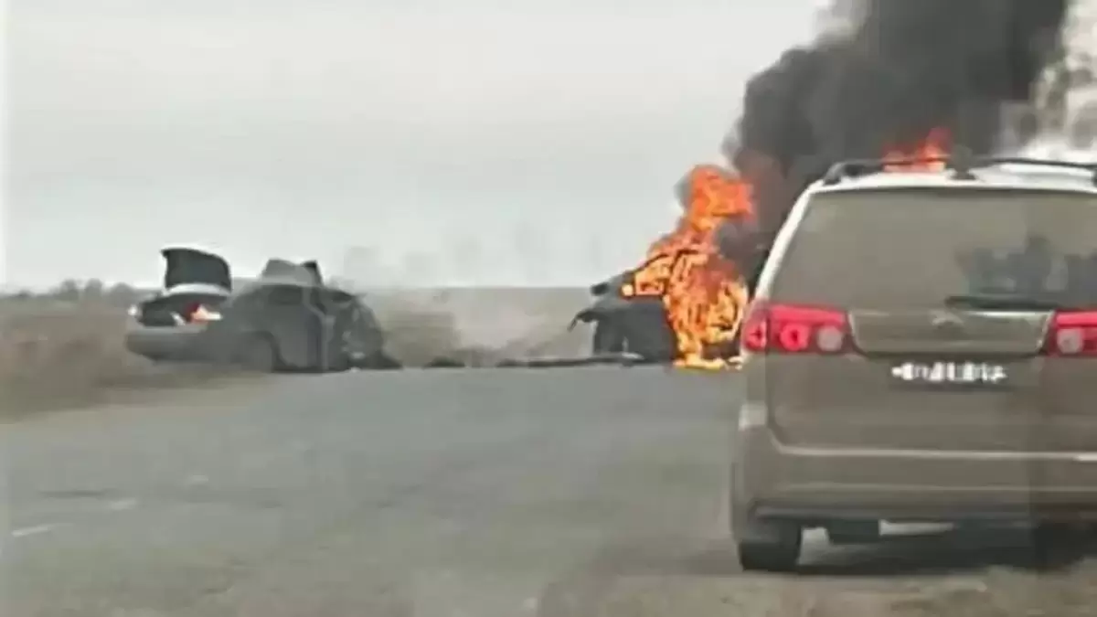 БҚО-да екі көлік соқтығысып, сегіз адам қаза тапты