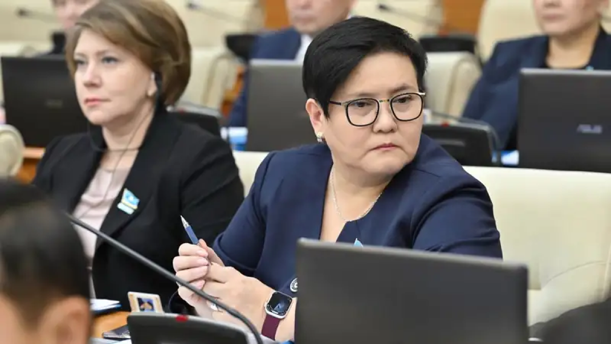 Күтімге күйіп-жанған әйелдер: депутат әйелдерге жеңілдетілген жұмыс аптасын талап етті